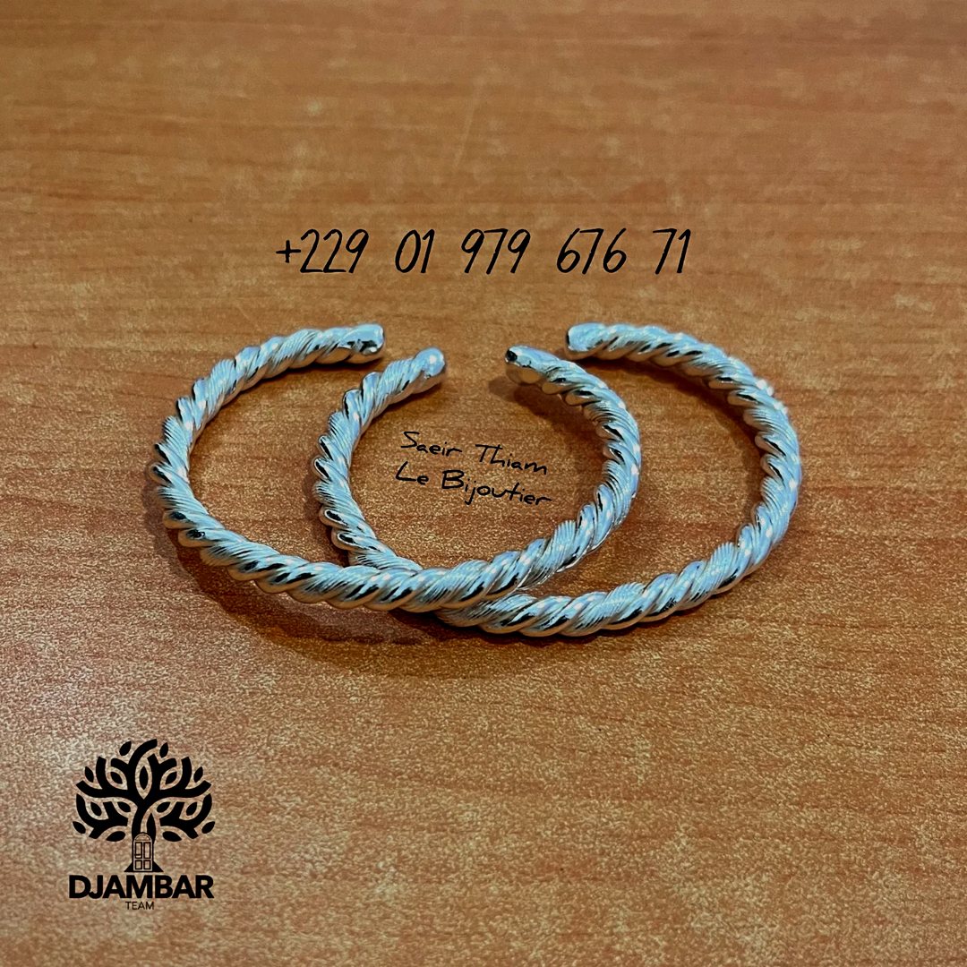 Bracelet gravé prénom — Saeir Thiam Bijouterie, Cotonou